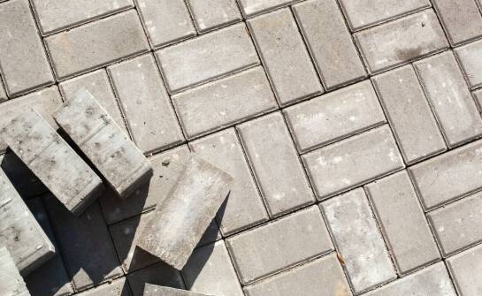 Trendy w aranżacji nawierzchni – inspiracje z wykorzystaniem produktów Semmelrock