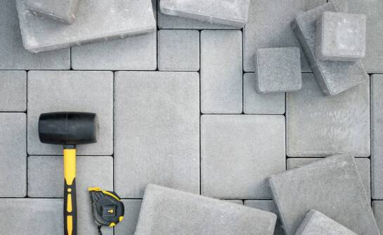 Rodzaje i zastosowania kostki brukowej – inspiracje i praktyczne porady