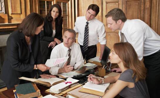 Zakres usług komorniczych – co obejmuje działalność kancelarii komorniczej