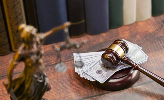 Jak działa komornik sądowy i kiedy może rozpocząć egzekucję długu