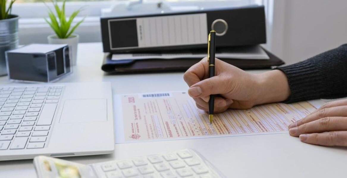 Jak działa biuro podatkowe i kiedy warto skorzystać z jego usług?