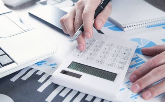 Jak skutecznie zarządzać finansami w firmie? Kluczowe zasady rachunkowości