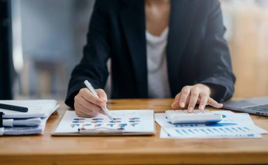 Jak działa rachunkowość i jakie są jej podstawowe zasady?