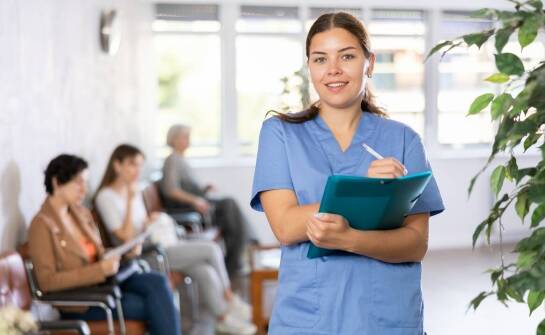 Jak skutecznie znaleźć zaufaną opiekunkę – sprawdzone metody i porady