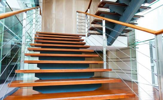 Schody stalowe – najciekawsze pomysły na aranżację i praktyczne zastosowania