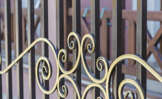 Bramy stalowe – trwałość, bezpieczeństwo i estetyka na lata