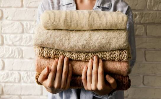 Chusty ręcznie robione – jak powstają unikatowe dodatki do stylizacji