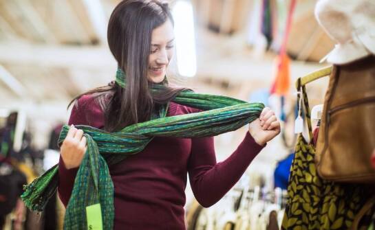 Chusty ręcznie robione – jak powstają i dlaczego zyskują popularność