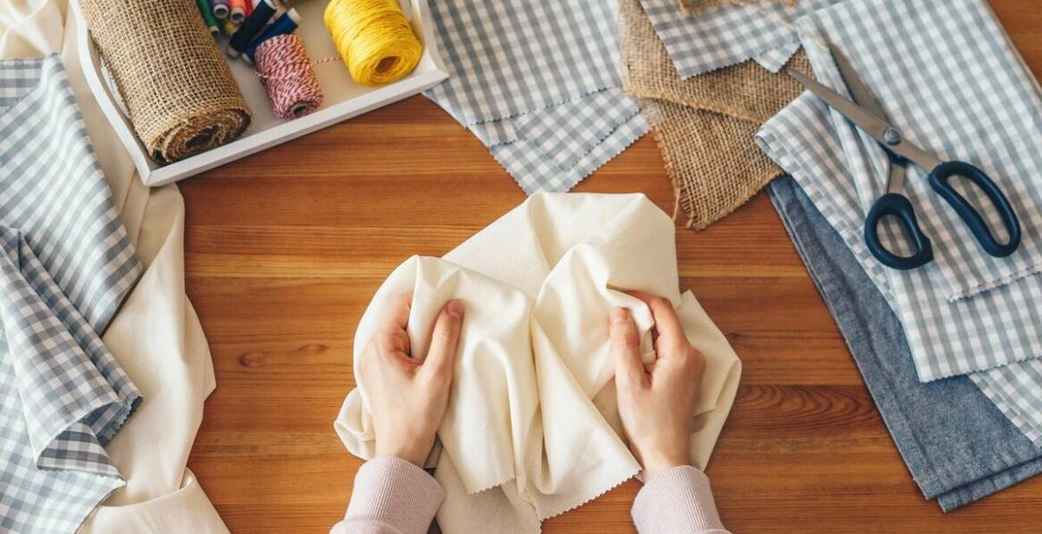 Chusty ręcznie robione – pomysły, inspiracje i zastosowania w modzie