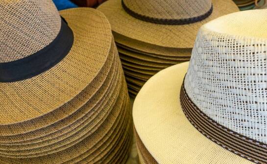 Czapki ręcznie robione – jak powstają i czym się wyróżniają?