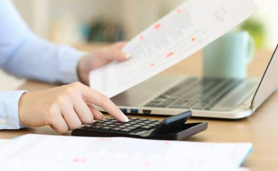 Czym jest pełna księgowość i jak wpływa na zarządzanie finansami firmy?