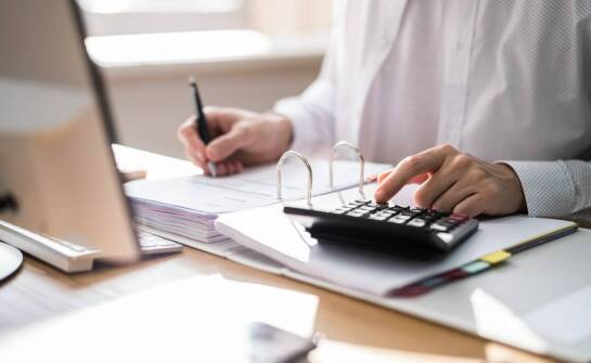 Jakie usługi oferuje biuro rachunkowe i kiedy warto z nich skorzystać