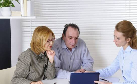 Jak wybrać odpowiednią ofertę ubezpieczeniową? Przegląd najważniejszych opcji