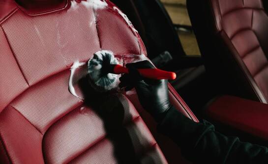 Sekrety pielęgnacji auta – co warto wiedzieć o kosmetyce samochodowej