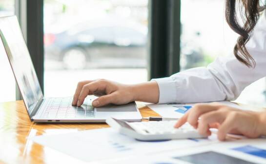 Jak przebiega proces zakładania i zamykania działalności gospodarczej?