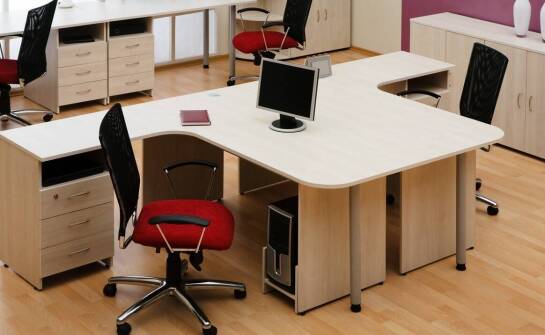 Najważniejsze cechy wygodnych i funkcjonalnych mebli do biura