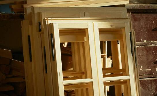 Szafy wnękowe na zamówienie – funkcjonalność i styl w aranżacji wnętrz