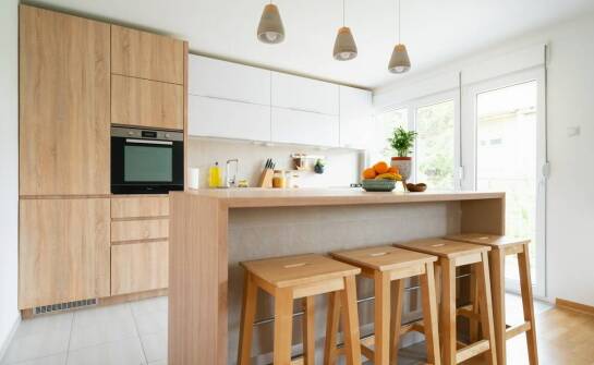 Jak wybrać idealne meble kuchenne – trendy i praktyczne porady na nowy sezon