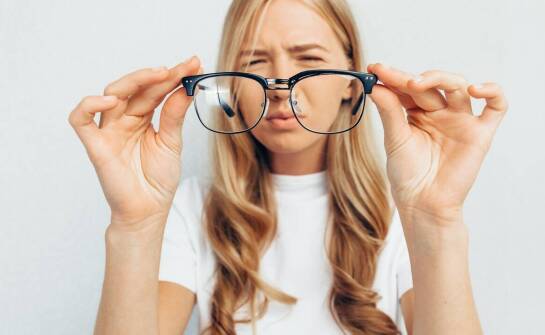 Jak wybrać idealne okulary korekcyjne – najważniejsze informacje i trendy