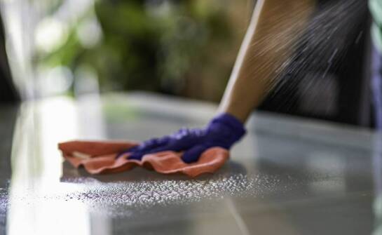 Na czym polega szkiełkowanie i jakie daje efekty w obróbce powierzchni?