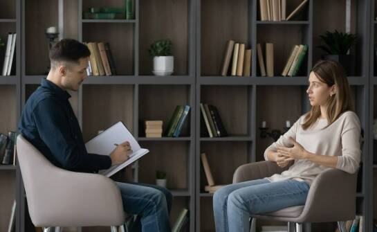 Konsultacje psychologiczne – kluczowe informacje i najczęstsze pytania
