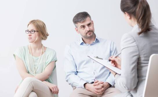 Jak przebiegają konsultacje psychologiczne i kiedy warto z nich skorzystać?