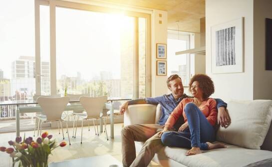 Jak wybrać najlepszą polisę chroniącą mieszkanie przed niespodziankami