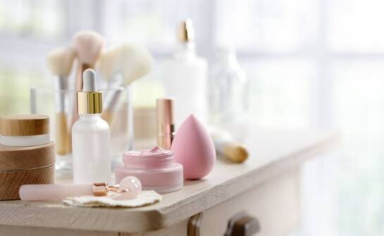 Kosmetyki Vichy – odkryj właściwości i zastosowanie popularnych produktów