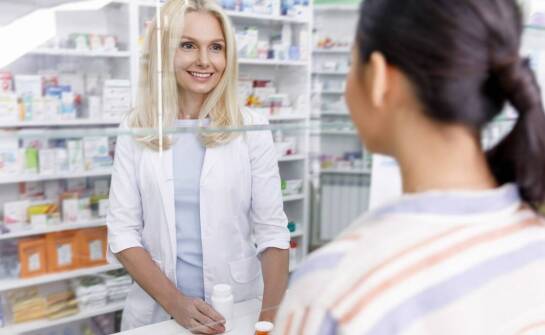 Jak działają apteki i jakie usługi oferują? Kompleksowe omówienie branży