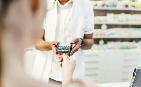 Jak oszczędzać na lekach i kosmetykach — sprawdzone sposoby na zakupy