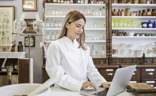 Apteka stacjonarna czy internetowa - co wybrać?