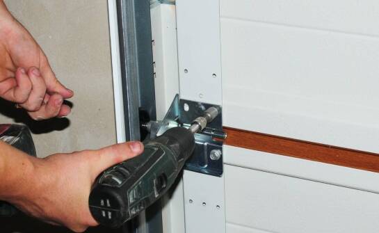 Jak wybrać solidną bramę garażową – przegląd rodzajów i funkcji