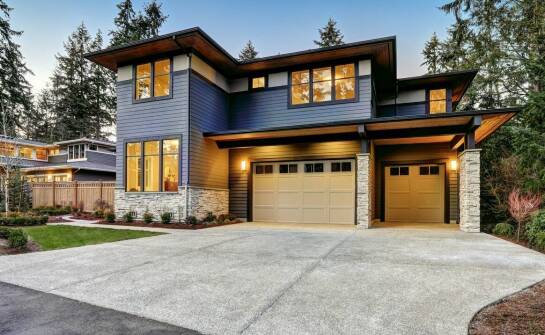 Bramy uchylne – na co zwrócić uwagę przy wyborze i montażu?