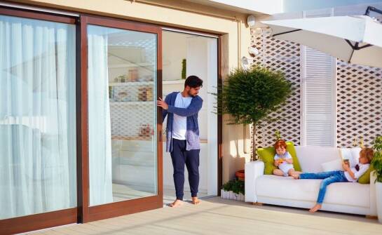 Jak wybrać idealne drzwi tarasowe? Przegląd rodzajów i funkcji