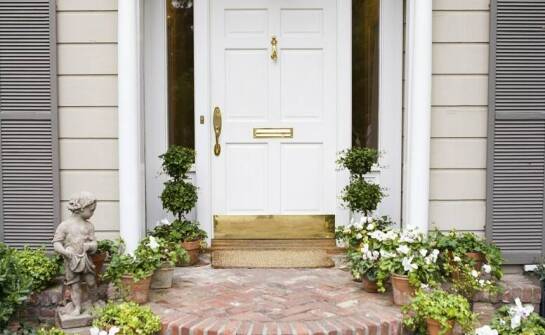 Aluminiowe drzwi wejściowe – zalety, trwałość i bezpieczeństwo