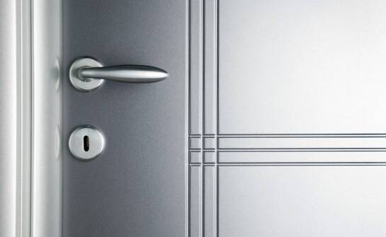 Drzwi aluminiowe do domu – zalety, wady i najważniejsze cechy