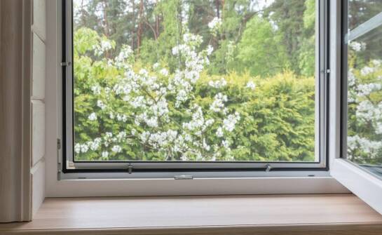 Jak wybrać solidne okna do domu — kluczowe informacje o stolarce okiennej