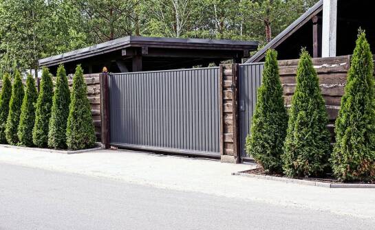 Brama garażowa segmentowa – wszystko, co warto wiedzieć przed wyborem