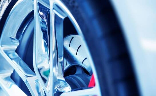 Jak wybrać idealne felgi do samochodu? Najważniejsze informacje i porady