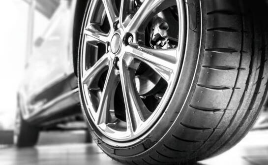 Jak szybko i bezpiecznie sprzedać używane felgi – praktyczne wskazówki
