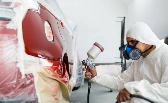 Jak przebiegają naprawy blacharsko-lakiernicze oraz kiedy są potrzebne?