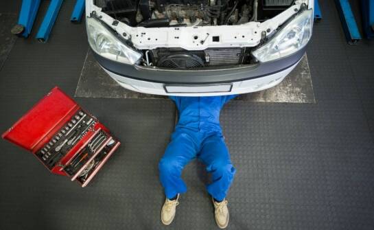 Na czym polegają naprawy blacharsko-lakiernicze i kiedy są potrzebne?