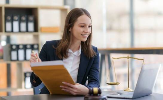 Jak wybrać adwokata i jakie usługi oferuje kancelaria prawna?