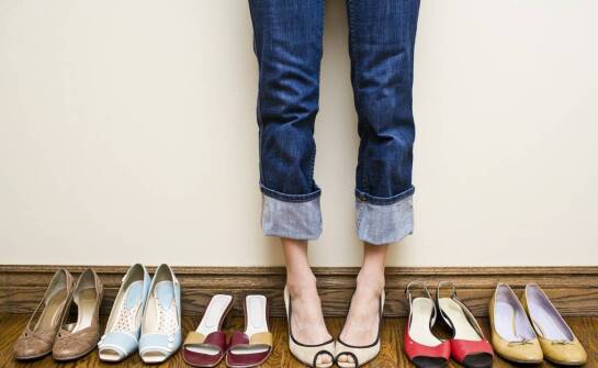 Kalosze damskie – jak wybrać modne i funkcjonalne obuwie na deszcz