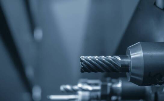 Jak przebiega obróbka gwintów? Kluczowe metody i zastosowania w przemyśle