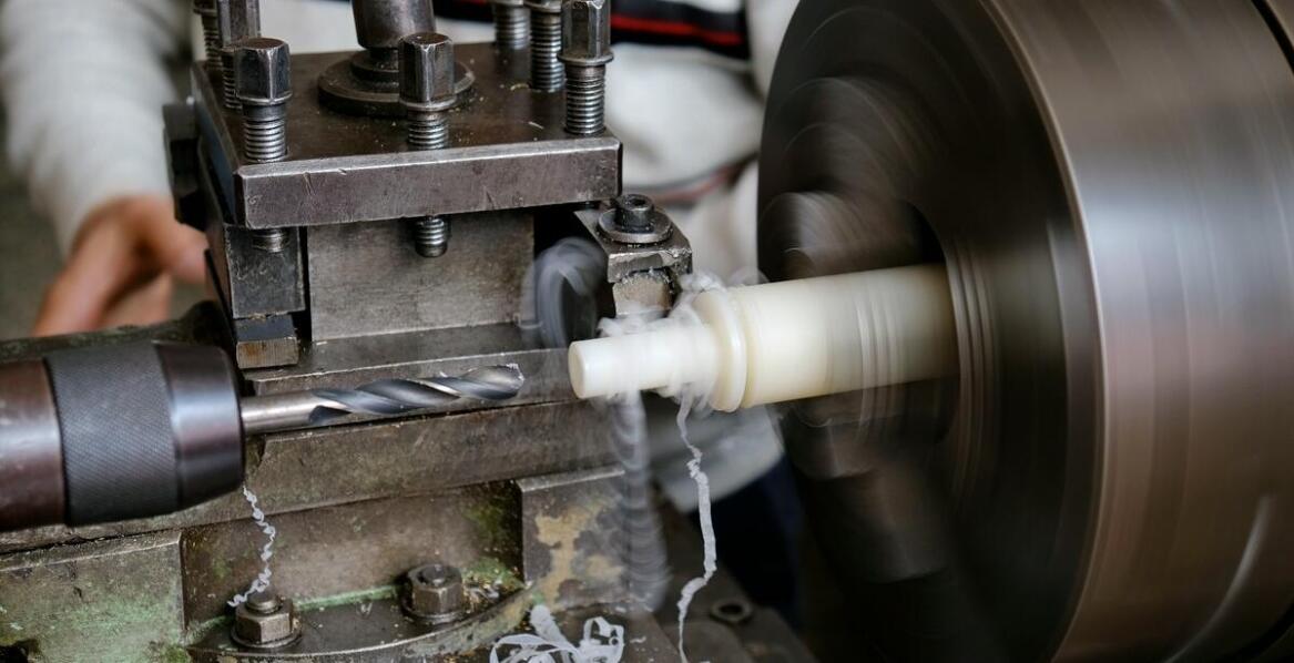 Jak działa frez do gwintów i jakie ma zastosowania w obróbce metalu