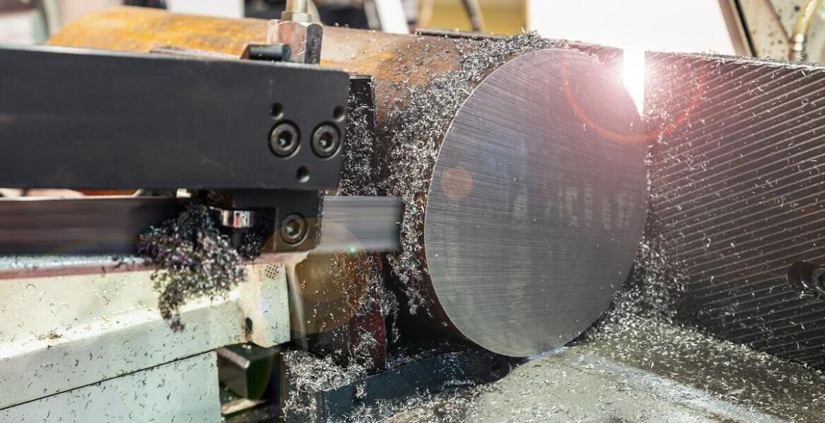 Jak działa frezarka CNC do metalu i jakie ma zastosowanie w przemyśle?