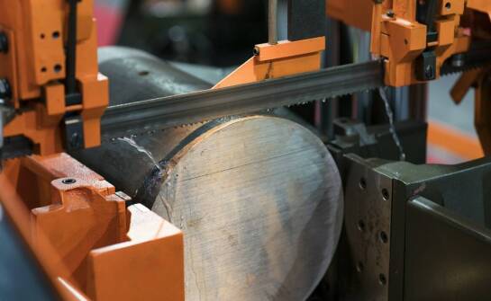 Frezarka CNC do aluminium – zastosowania, zalety i możliwości obróbki