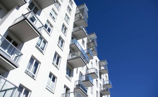 Jak określić wartość mieszkania – kluczowe czynniki wpływające na cenę