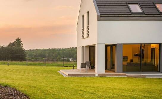 Jak wybrać dom wolnostojący? Najważniejsze aspekty zakupu i budowy